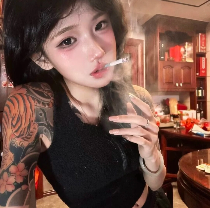 Ảnh gái xinh xăm trổ cá tính