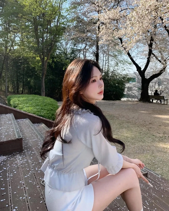 Ảnh girl Korean mặc đồ thể thao