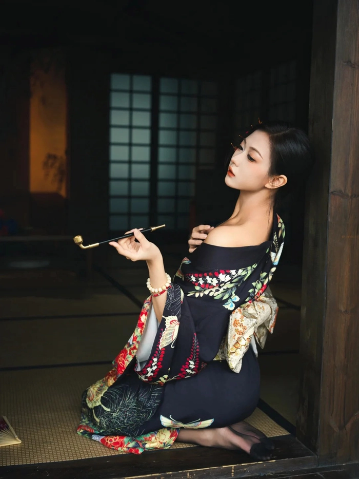 Ảnh girl mặc kimono nhẹ nhàng mà gợi cảm