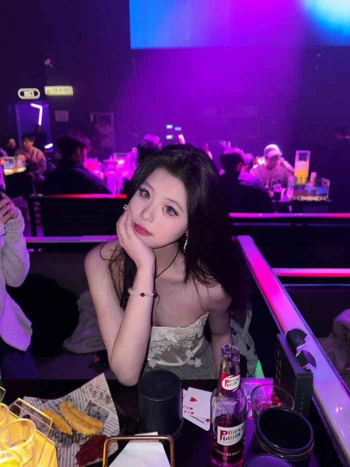 Ảnh girl xinh karaoke