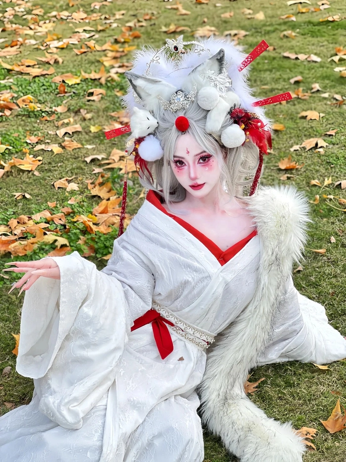 Cosplay hồ ly xinh chụp ngoại cảnh