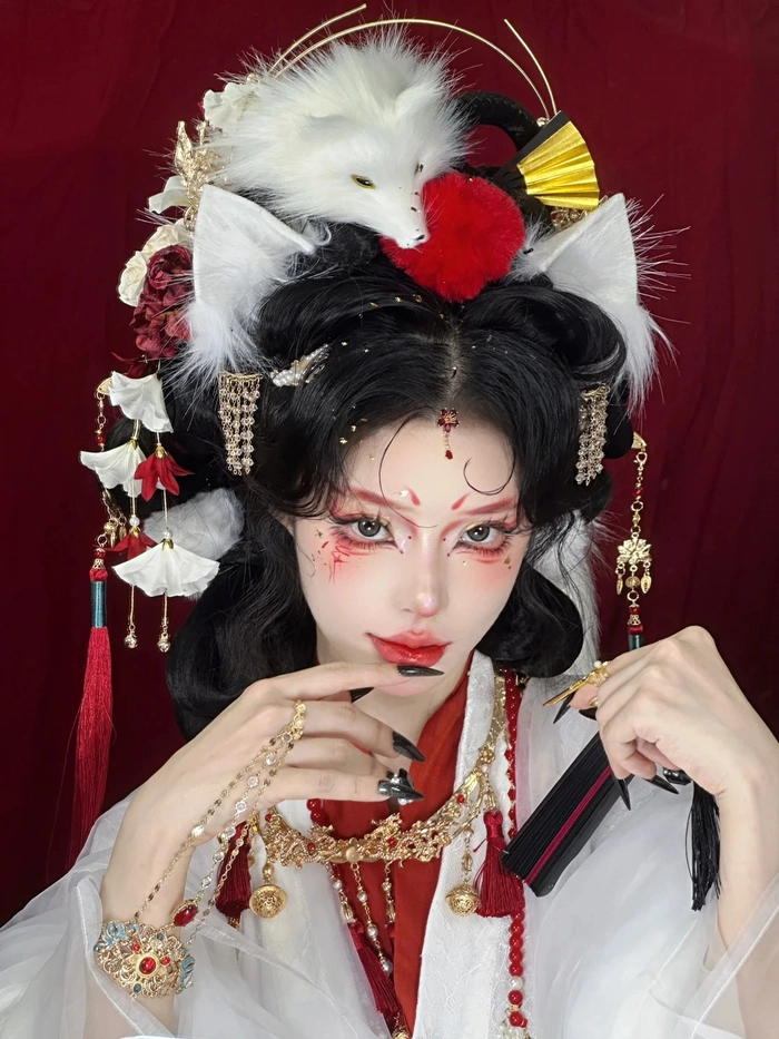 Cosplay hồ ly xinh đầy mê hoặc