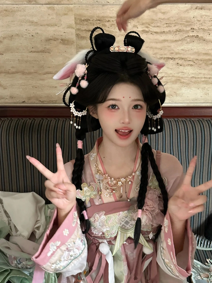 Cosplay nàng thỏ ngọc hư ảo