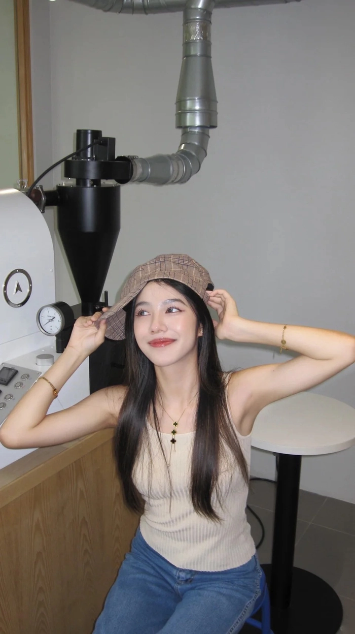 Gái Thái Lan xinh như búp bê