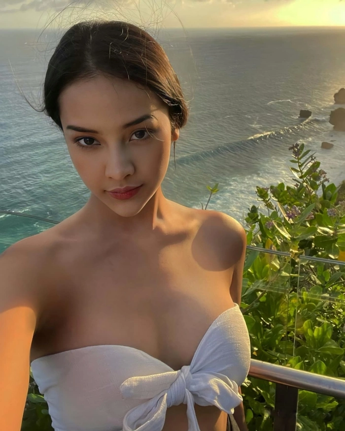 Gái đẹp Indonesia da nâu quyến rũ