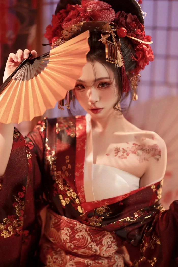 Gái đẹp mặc kimono gợi cảm