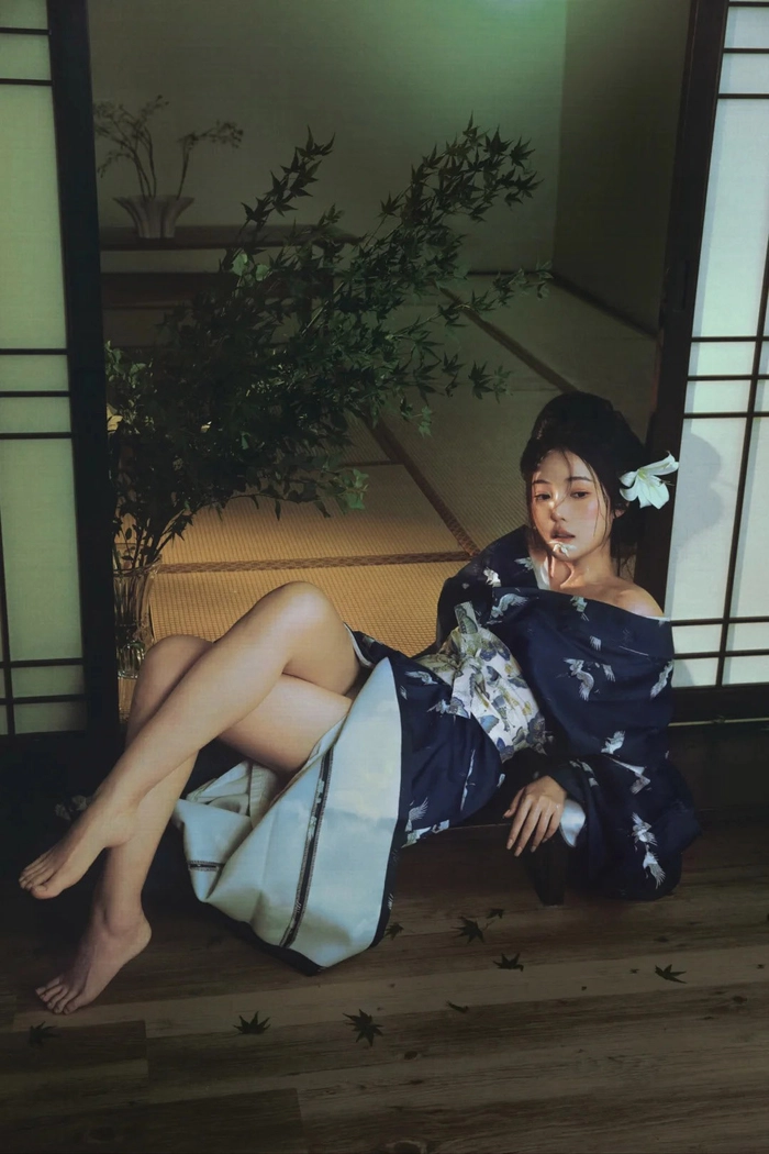 Gái đẹp mặc kimono pose dáng sexy