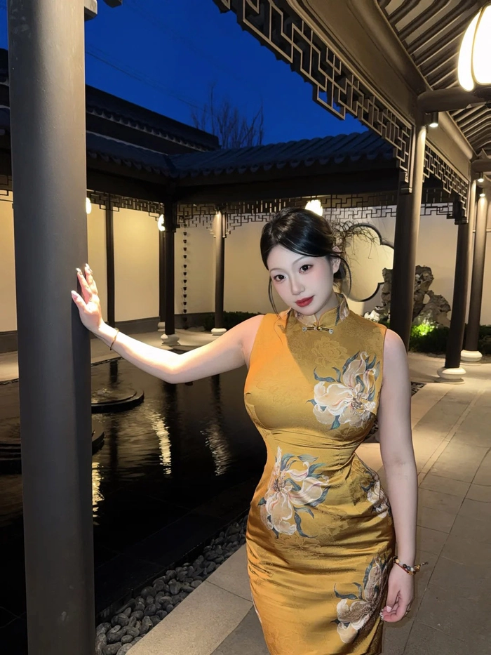 Gái mặc sườn xám sexy