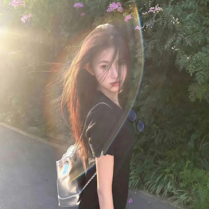 Gái slay mặc đồ đen