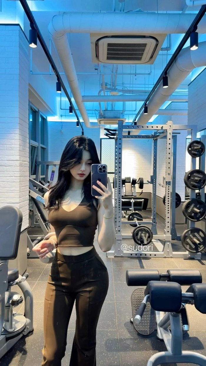 Gái tập gym mặc đồ sexy