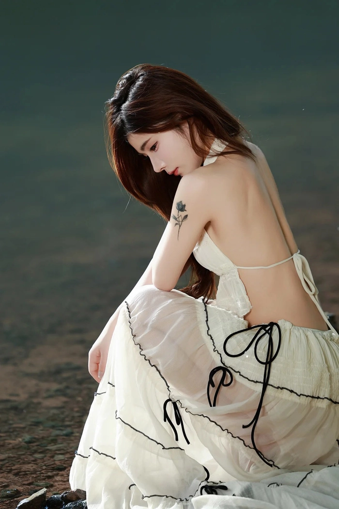 Gái xăm kín lưng gợi cảm