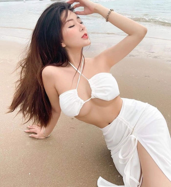 Gái xinh Hà Nội tạo dáng gợi cảm