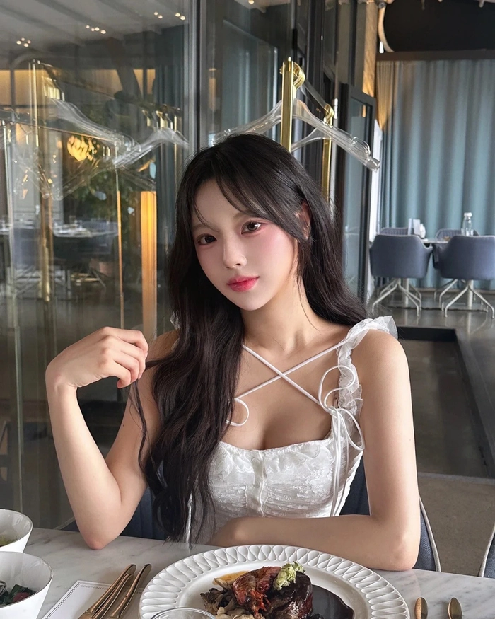 Gái xinh Hàn Quốc với làn da trắng