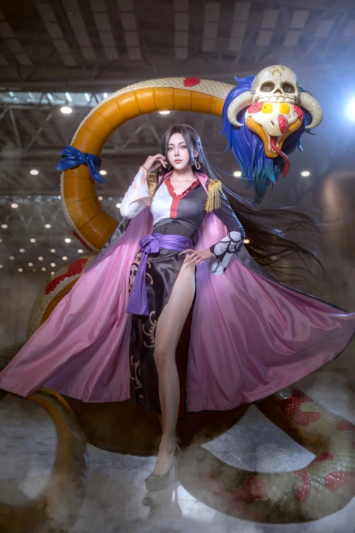 Gái xinh One Piece cosplay táo bạo