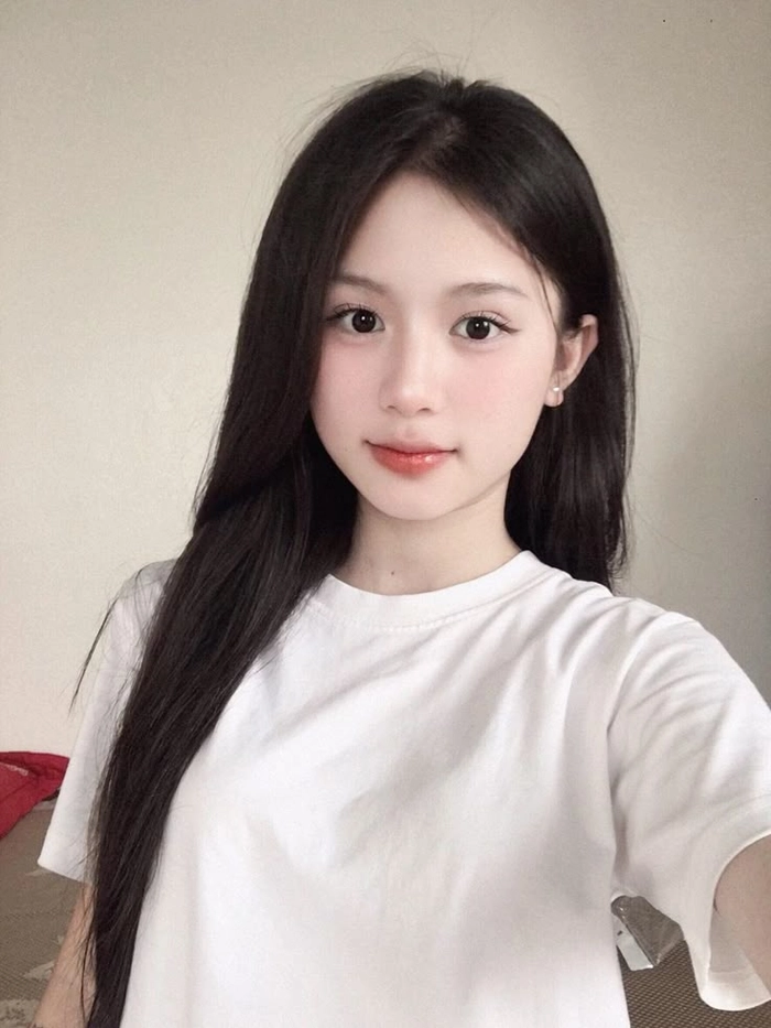 Gái xinh TikTok khoe dáng