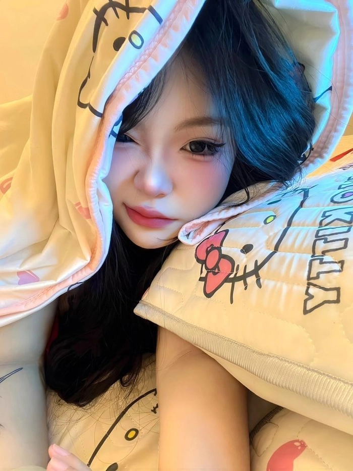 Gái xinh TikTok mặc váy ôm