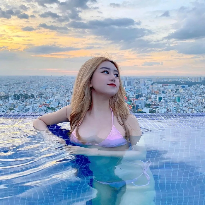 Gái xinh Việt Nam diện đồ bơi