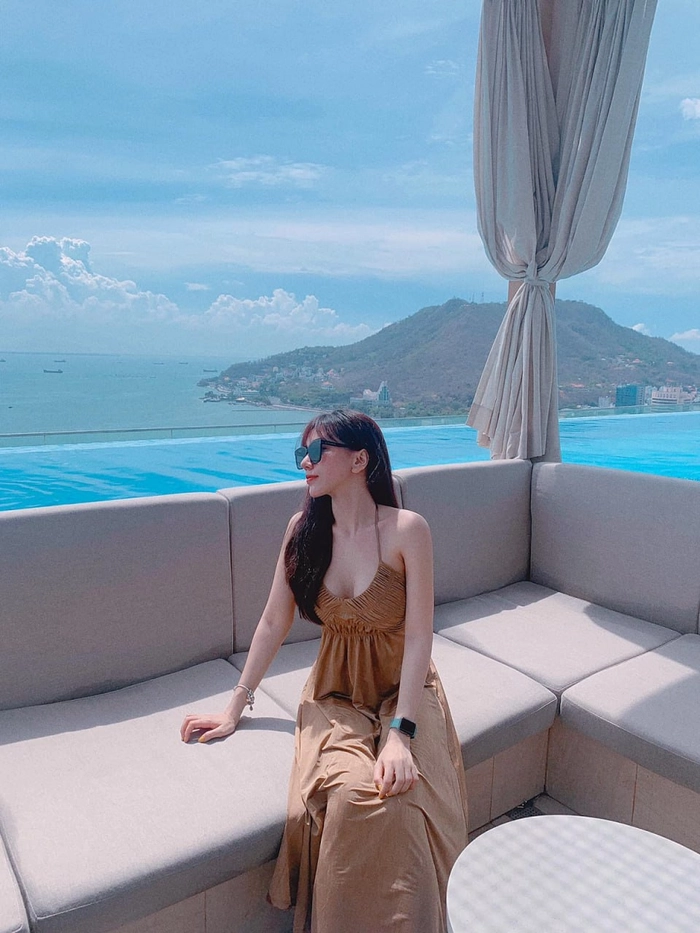 Gái xinh Việt Nam mặc váy dài