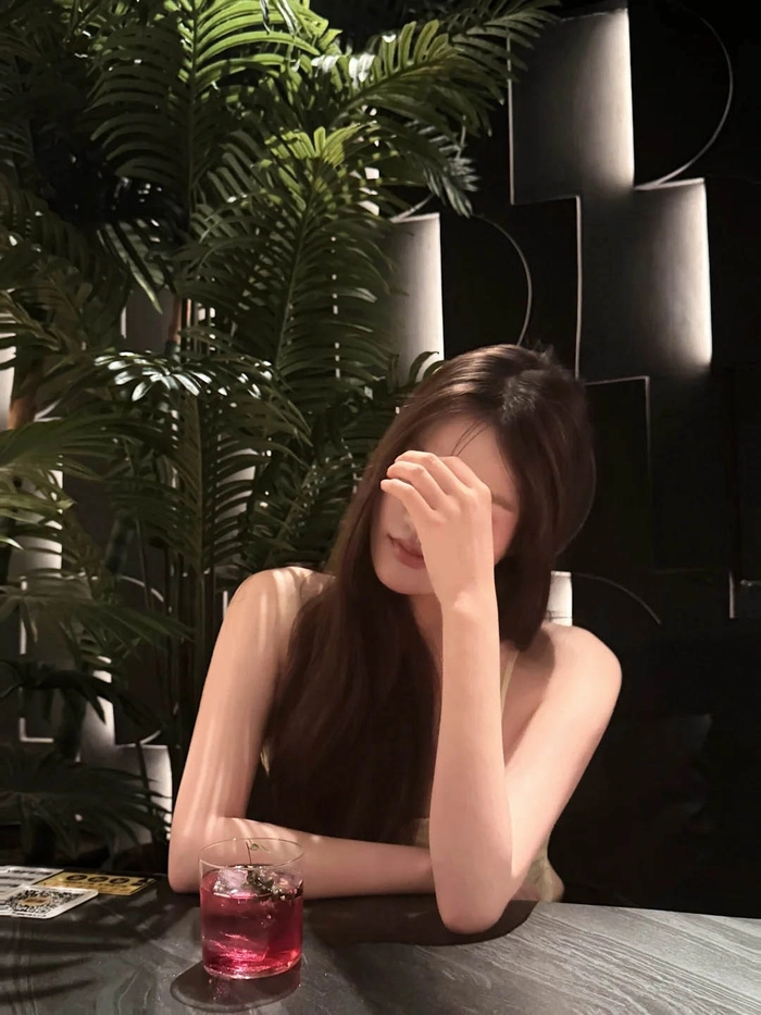 Gái xinh Việt say rượu