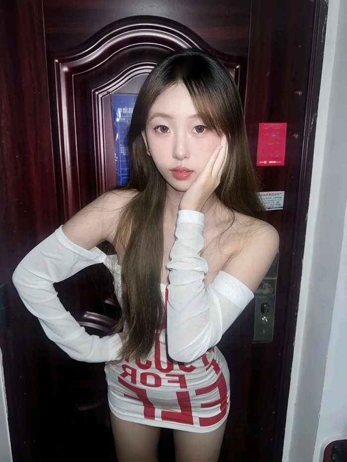 Gái xinh body đẹp mặc váy bó