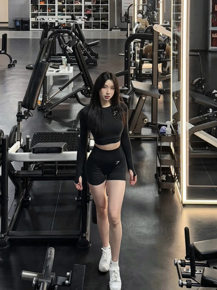 Gái xinh body đẹp tập gym