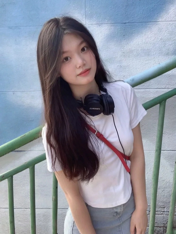 Gái xinh cấp 3 đi học