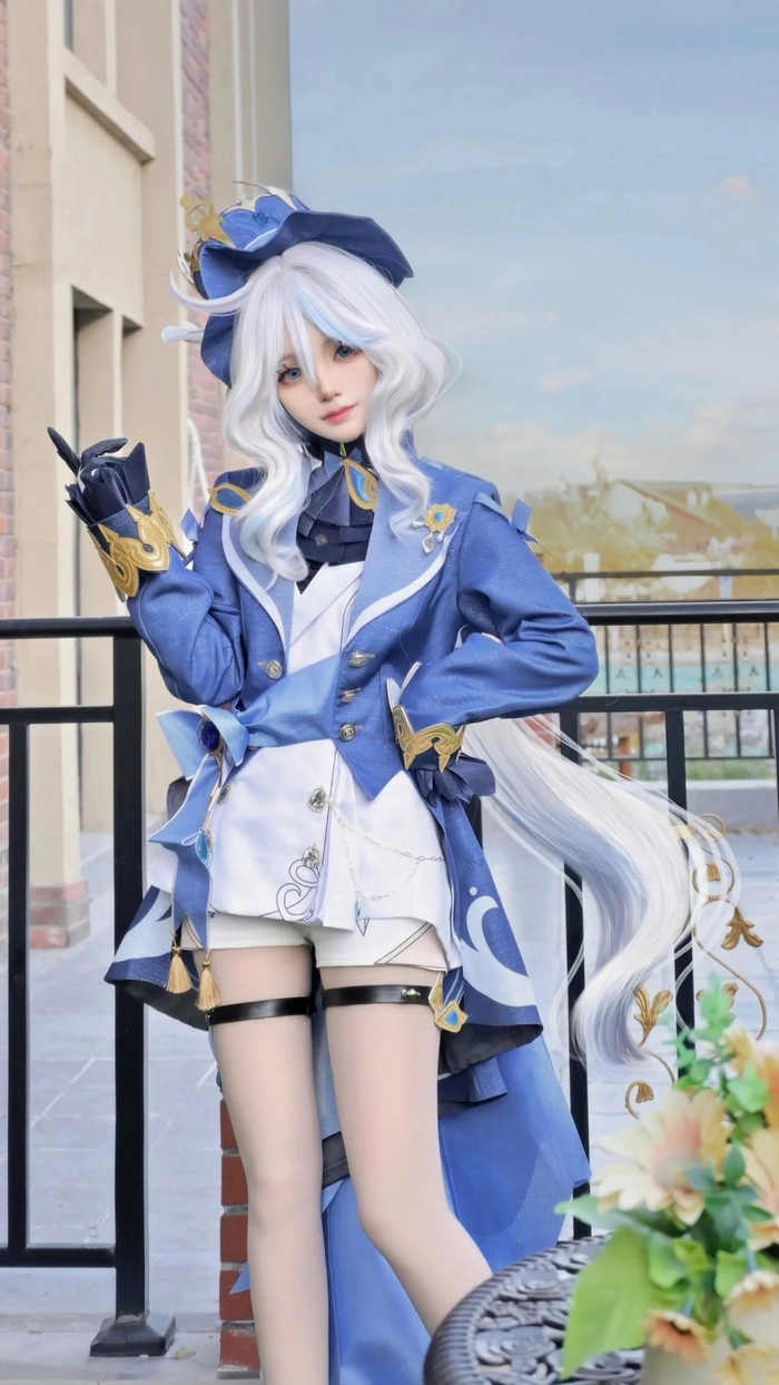 Gái xinh cosplay Genshin ngoài trời đầy cuốn hút