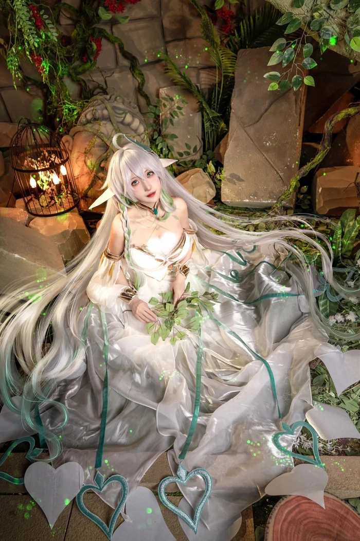 Gái xinh cosplay Genshin trong ánh sáng nghệ thuật