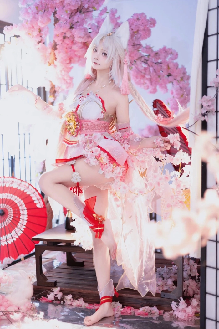 Gái xinh cosplay hồ ly mặc đồ xuyên thấu