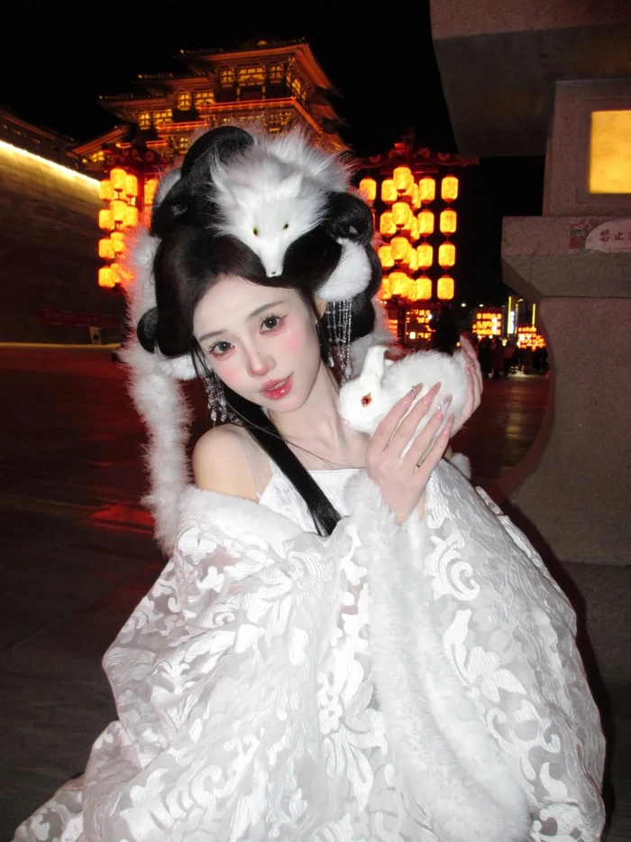Gái xinh cosplay hồ ly tạo dáng sexy