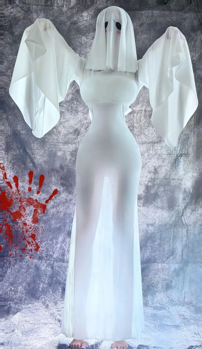 Gái xinh cosplay ma áo trắng tạo hình kinh dị