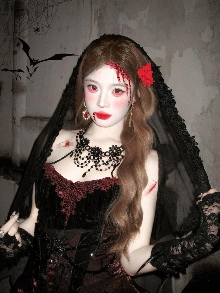Gái xinh cosplay ma nữ bước ra từ bóng tối