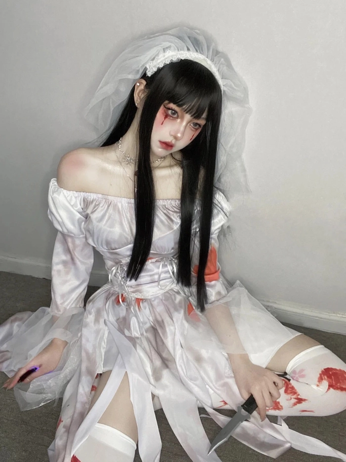 Gái xinh cosplay ma nữ tóc dài