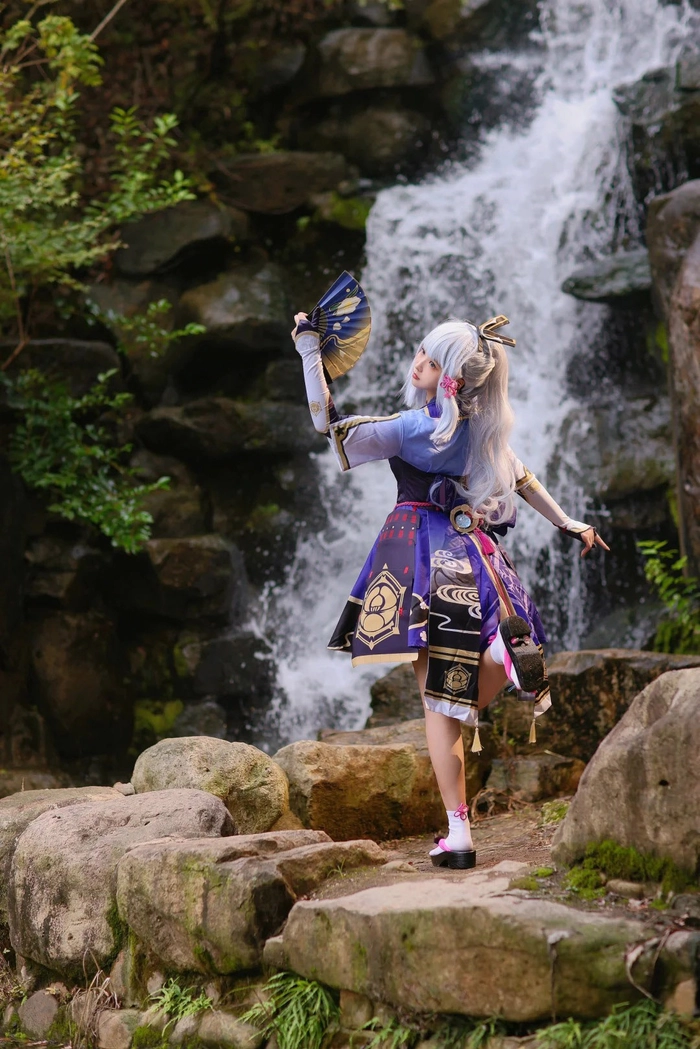 Gái xinh cosplay nhân vật Genshin với phong cách sexy