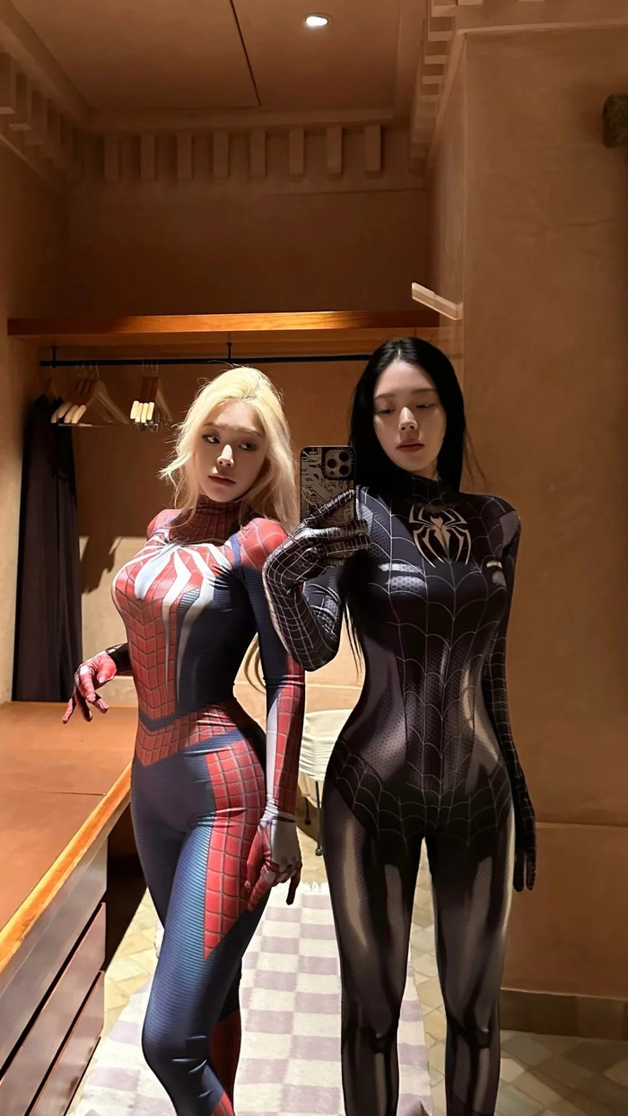 Gái xinh cosplay siêu nhân tạo dáng thần thái