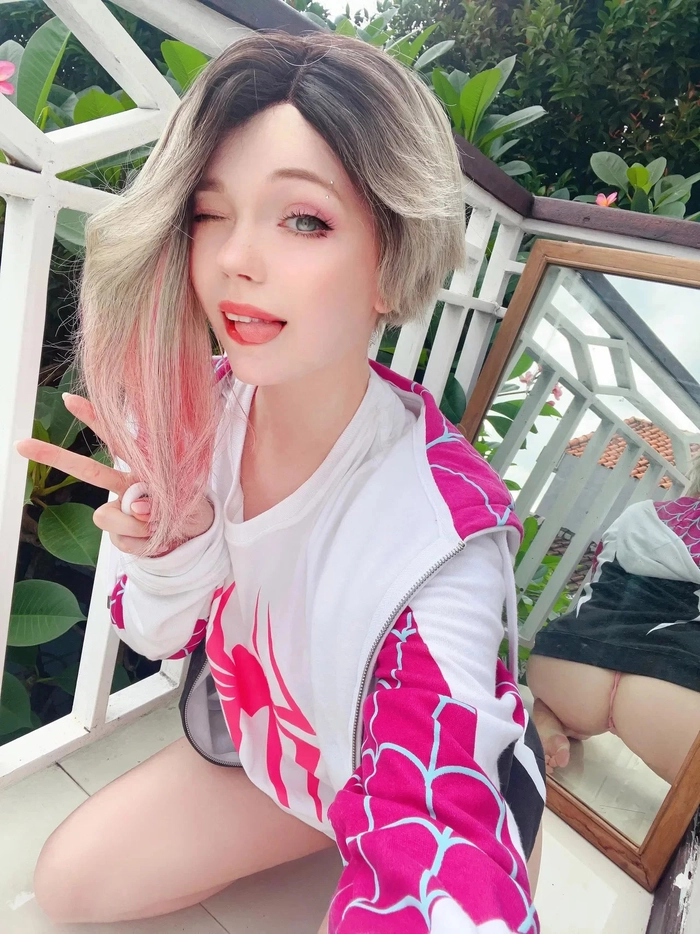 Gái xinh cosplay siêu nhân tạo hình gợi cảm