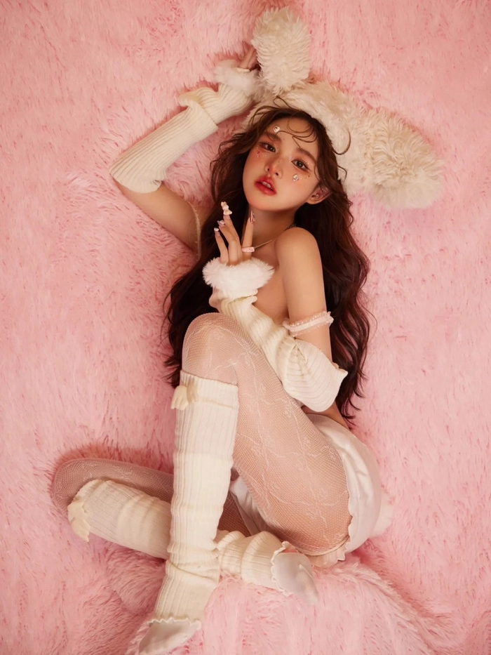 Gái xinh cosplay thỏ hồng đầy đáng yêu