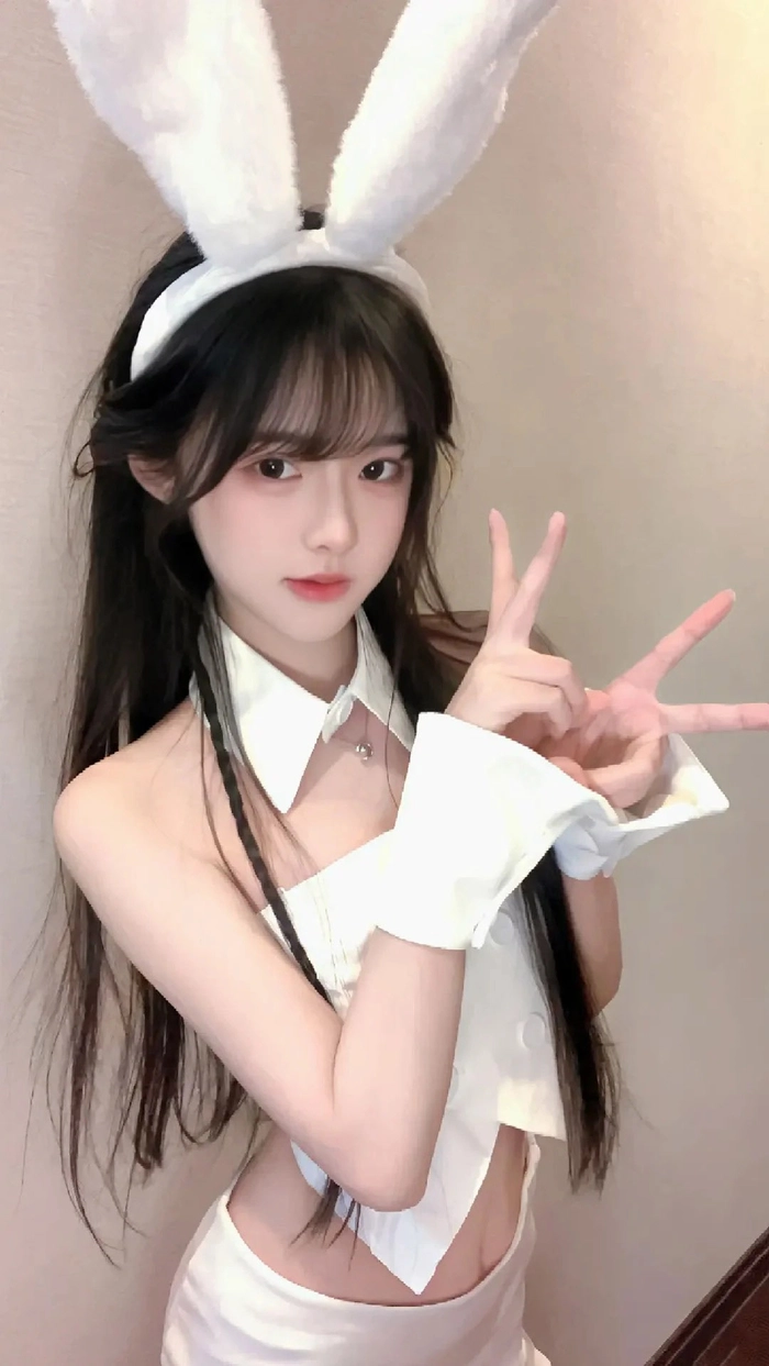 Gái xinh cosplay thỏ tạo dáng cực cool