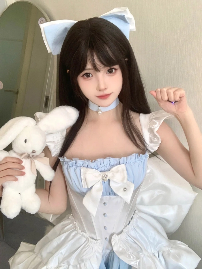 Gái xinh cosplay thỏ tạo dáng ngồi sexy