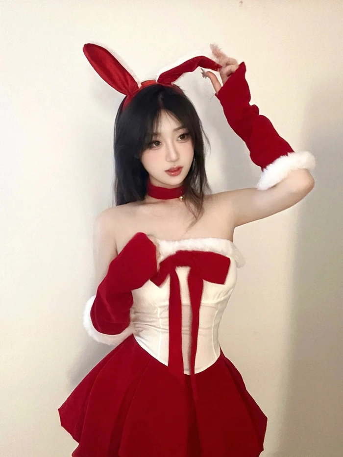 Gái xinh cosplay thỏ với trang phục ngắn