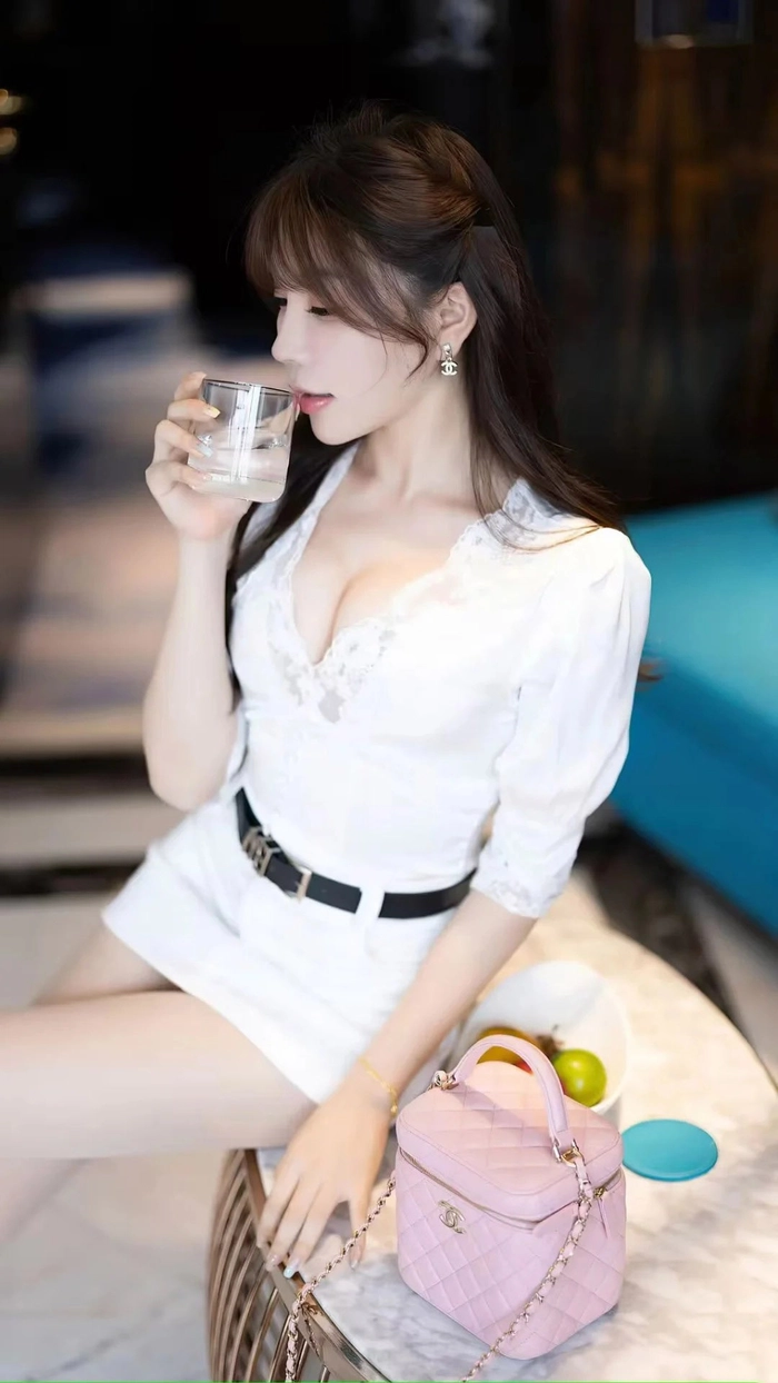 Gái xinh da trắng nhẹ nhàng