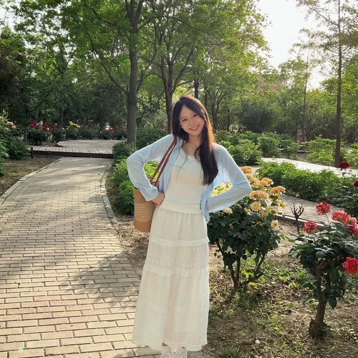 Gái xinh đại học chụp ảnh ngoài trời