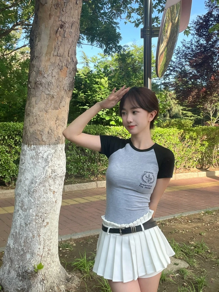 Gái xinh đại học mặc váy