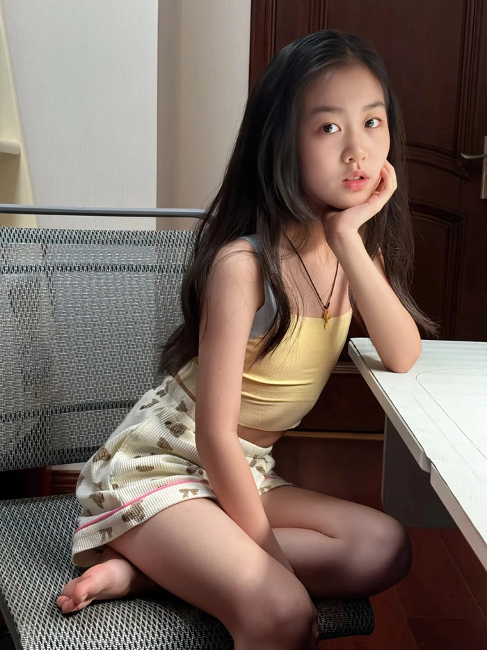 Gái xinh học cấp 2