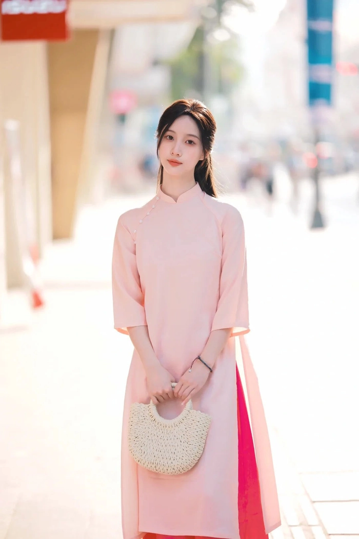 Gái xinh mặc áo dài khoe dáng