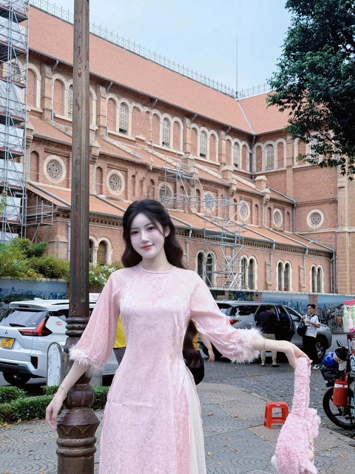 Gái xinh mặc áo dài khoe sắc rạng ngời