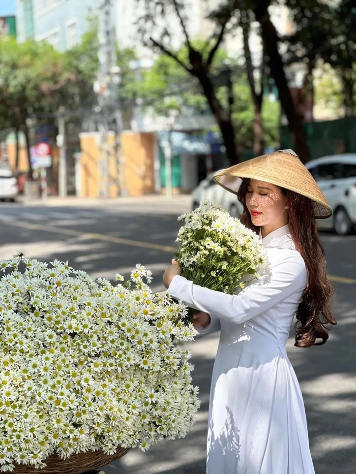 Gái xinh mặc áo dài trắng học sinh