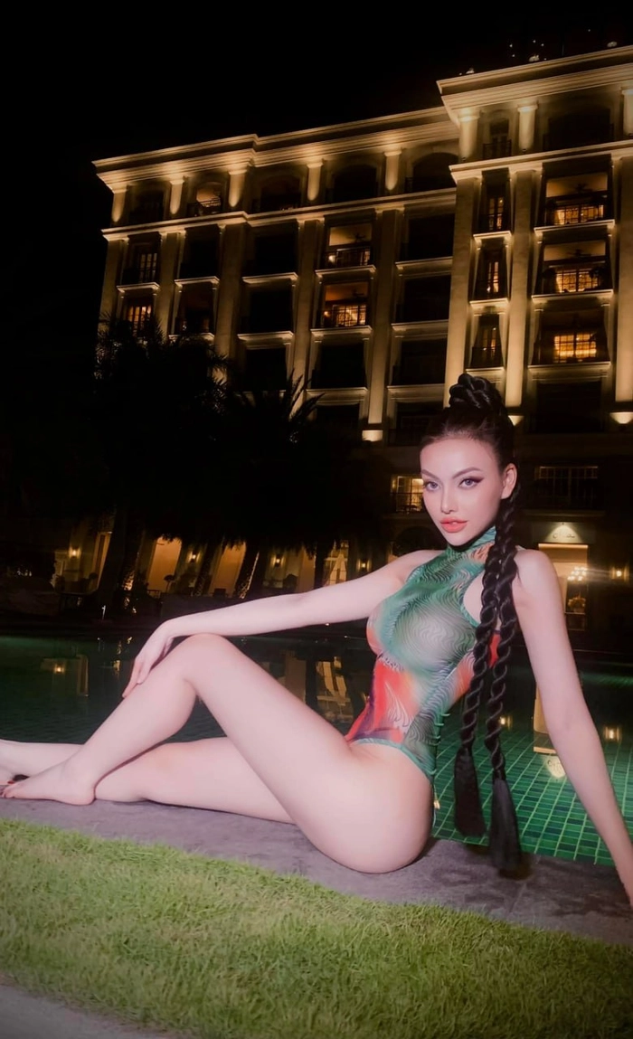 Gái xinh mặc bodysuit ôm body