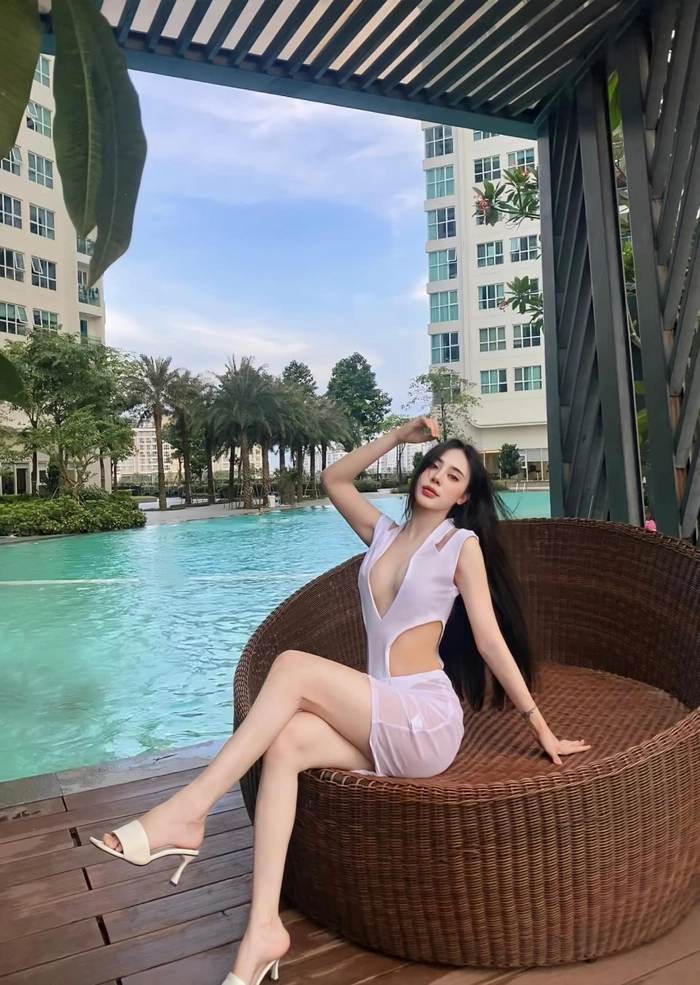 Gái xinh mặc đồ bodysuit