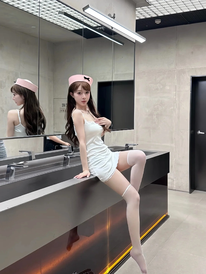 Gái xinh mặc đồ ngủ sexy